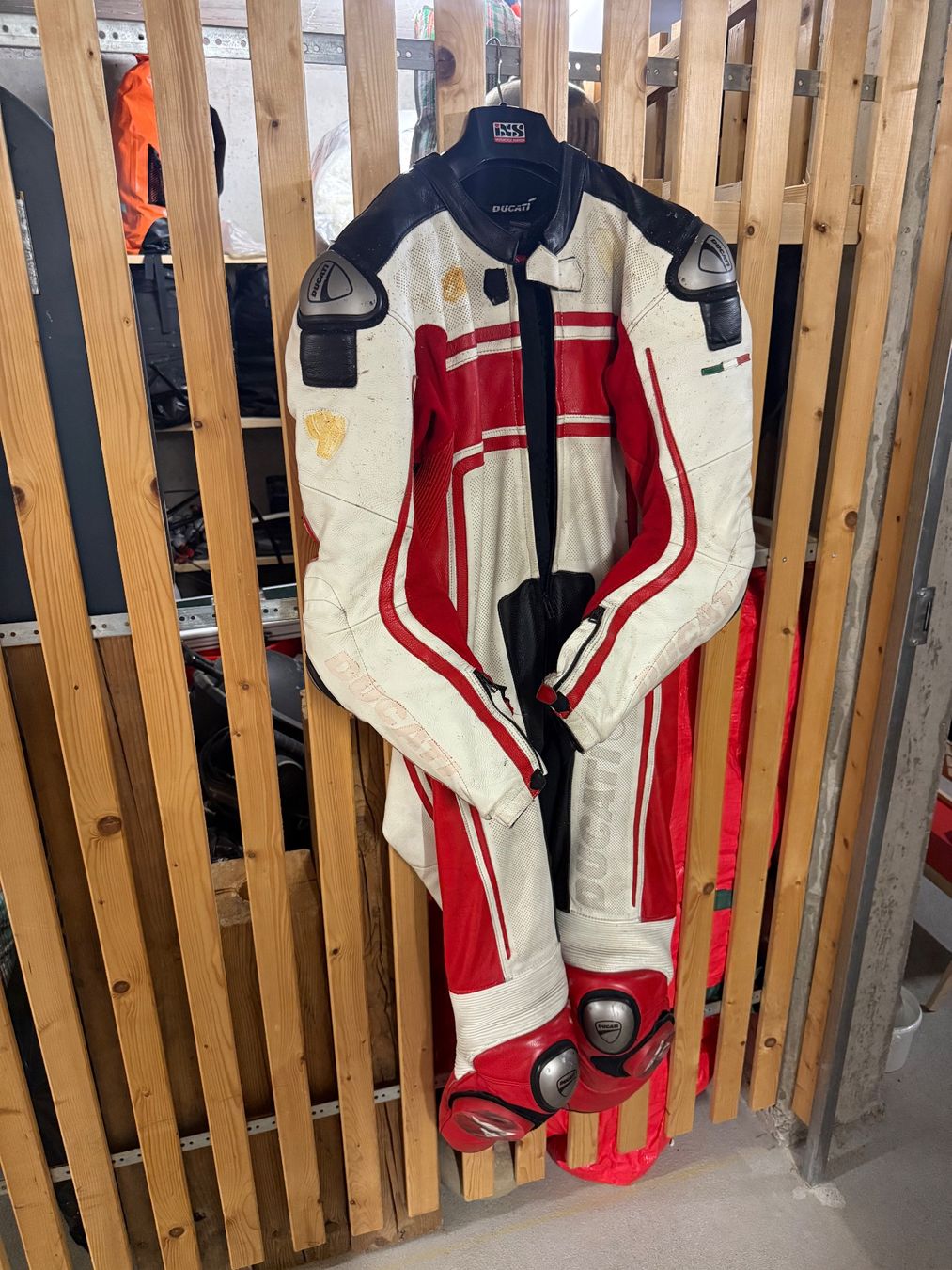 Dainese Completi: Dainese Ducati Motorrad Lederkombi – Usato da Bachenbülach venduto da Marko1997 3