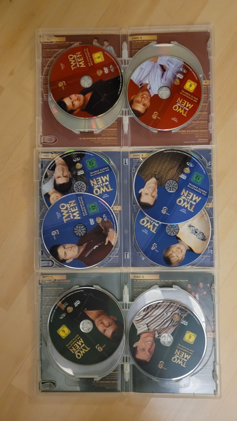 Tutti i DVDs: Two and a half man Staffel 1, 2 + 3 – Nuovo (secondo la descrizione) da Bremgarten AG venduto da PrincessOfTheNight 1