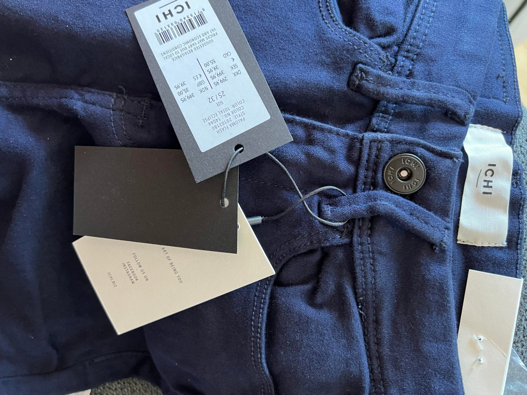 Jeans: Neues Jeans 25/32 – Nuovo e nell'imballaggio originale da Riehen venduto da edu_92w7 8