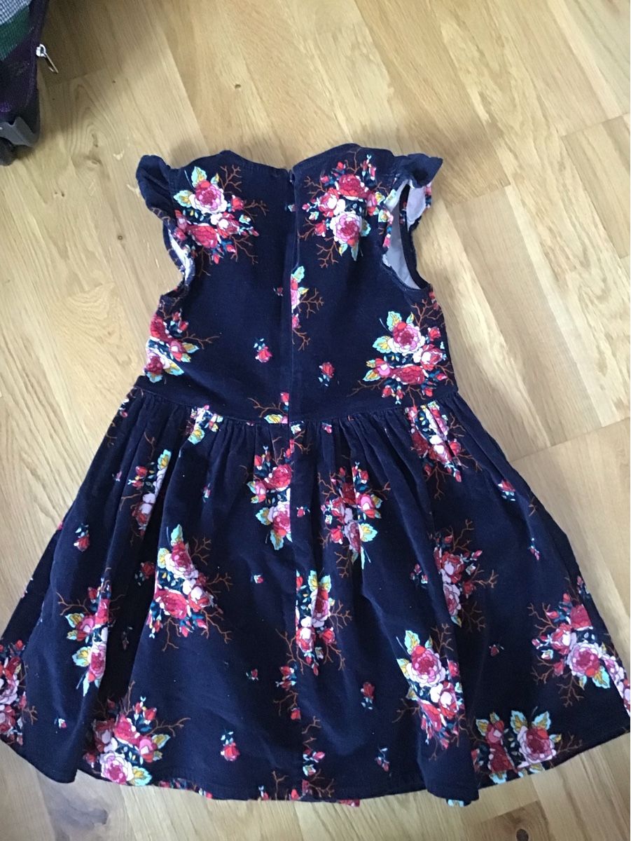 Vestiti & Gonne: Kleid G:110/116, Blumenmuster ;98%Baumwolle – Usato da Seuzach venduto da Tureda 1
