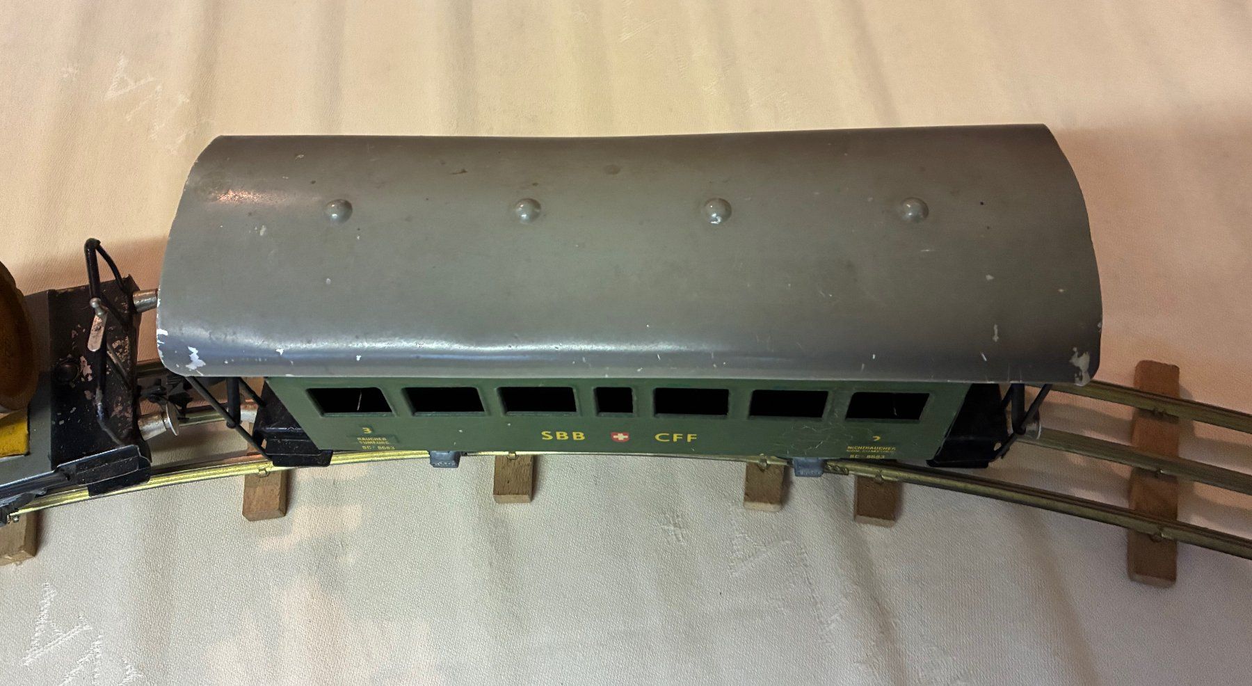 Buco Modellini di ferrovie: Buco Modell Eisenbahnwagen 4 Stk., Spur 0, 32mm – Usato da Uznach venduto da Kas-Fri 9