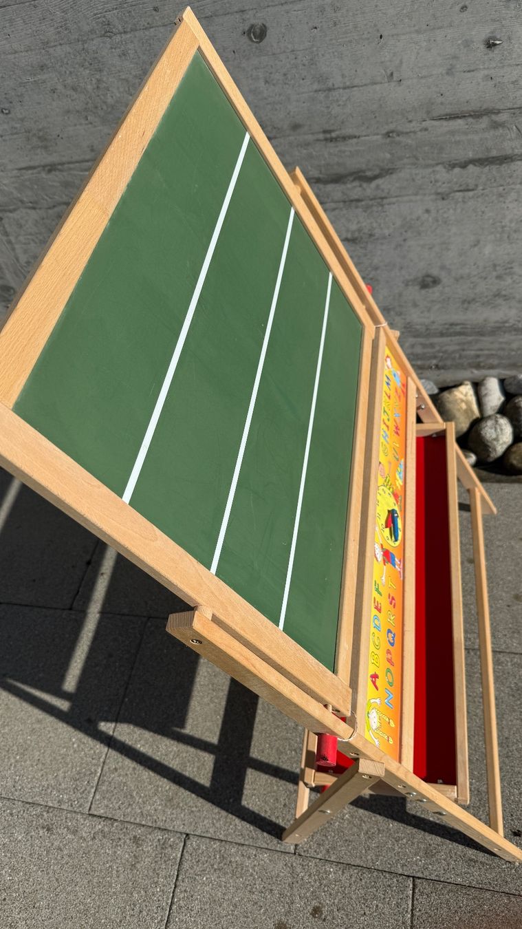 Spielzeuge: Standtafel Kinder – Gebraucht aus Buochs von Lieni-jr 2