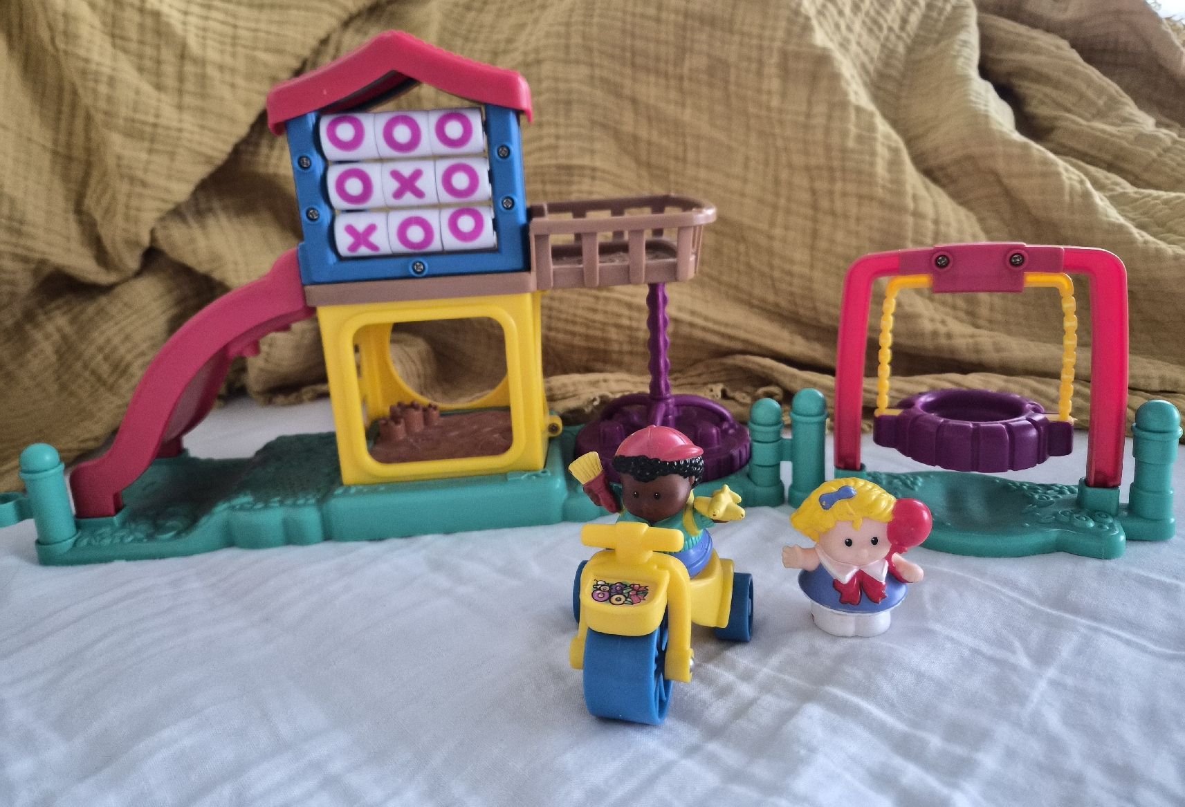 Fisher-Price Giocattoli: Little People Spielplatz mit Geräuschen – Usato da Uznach venduto da ssmiy 2