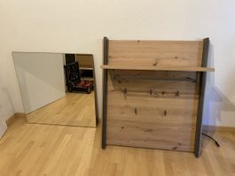 Garderobe mit Bank und Spiegel