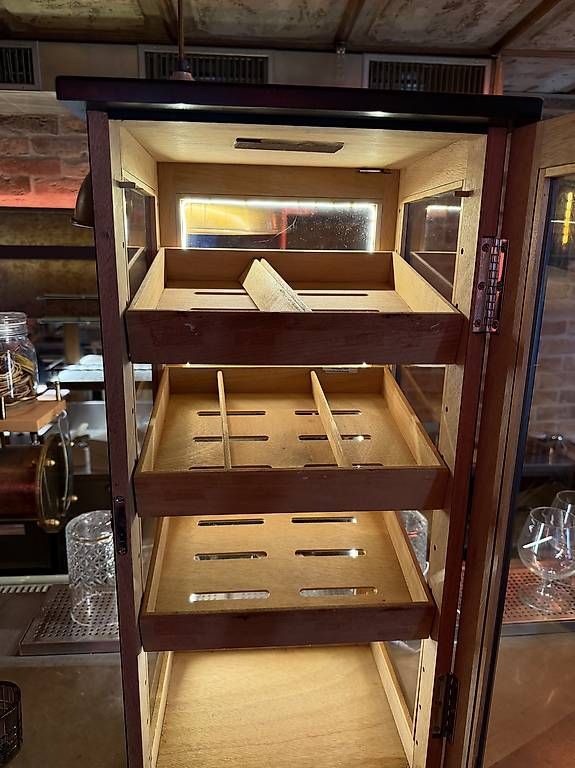 Humidor per sigari: Humidor – Usato da Flawil venduto da KeJuNe 1