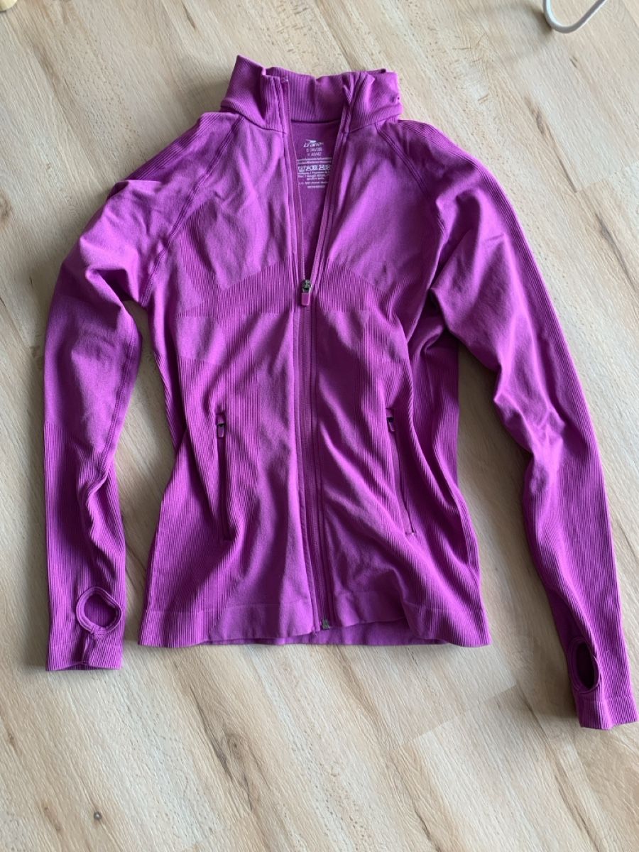 Jacken: Schöne Sport Jacke – Neu (gemäss Beschreibung) aus Neukirch (Egnach) von ginger34