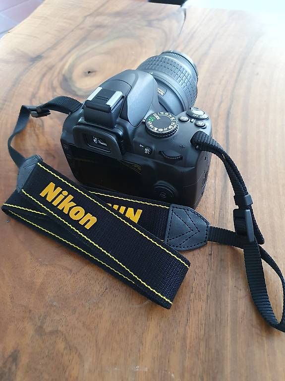 Nikon Fotocamera: Spiegelreflexkamera D3000 – Usato da Beromünster venduto da rogerrenate 1