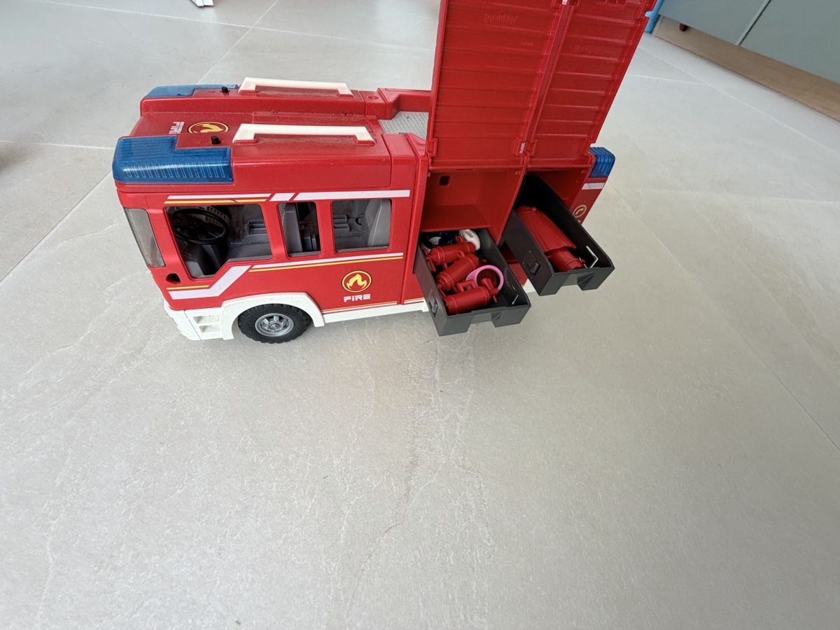Playmobil Giocattoli: 2x Playmobil Feuerwehrautos  – Usato da Schönenbuch venduto da Lacanoa 5