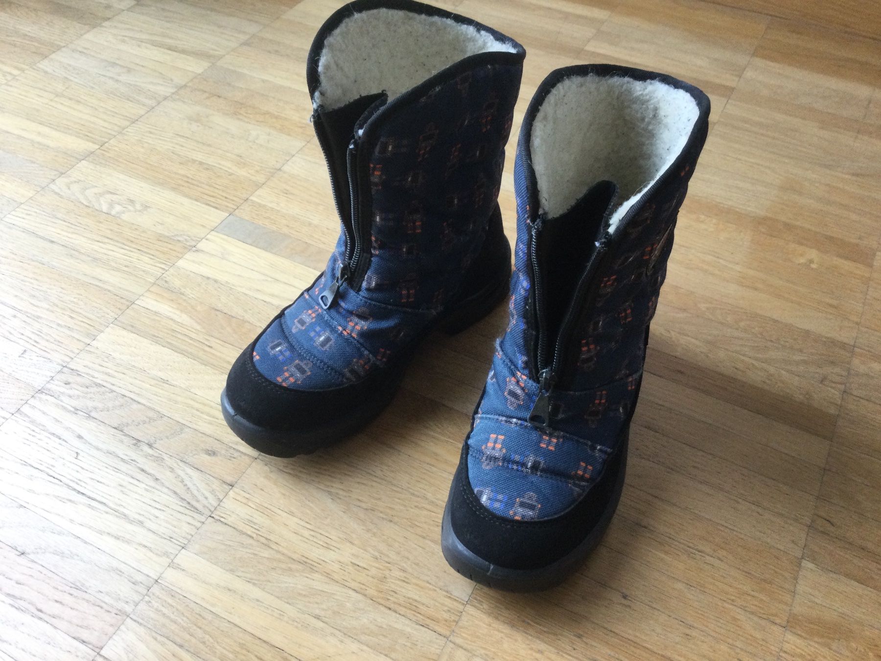 Scarpe per ragazzi: Kinder Stiefel / Boots, Gr 35 – Usato da Zürich venduto da VorlonShadow
