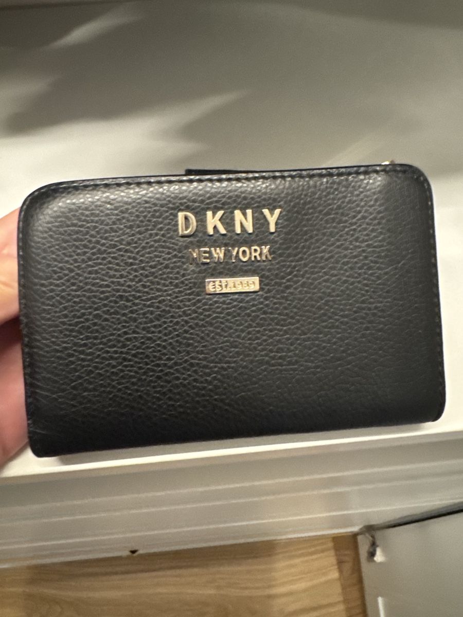DKNY Portafogli: DKNY Cow Leather Wallet NEW – Nuovo (secondo la descrizione) da Neuchatel venduto da Mia_G