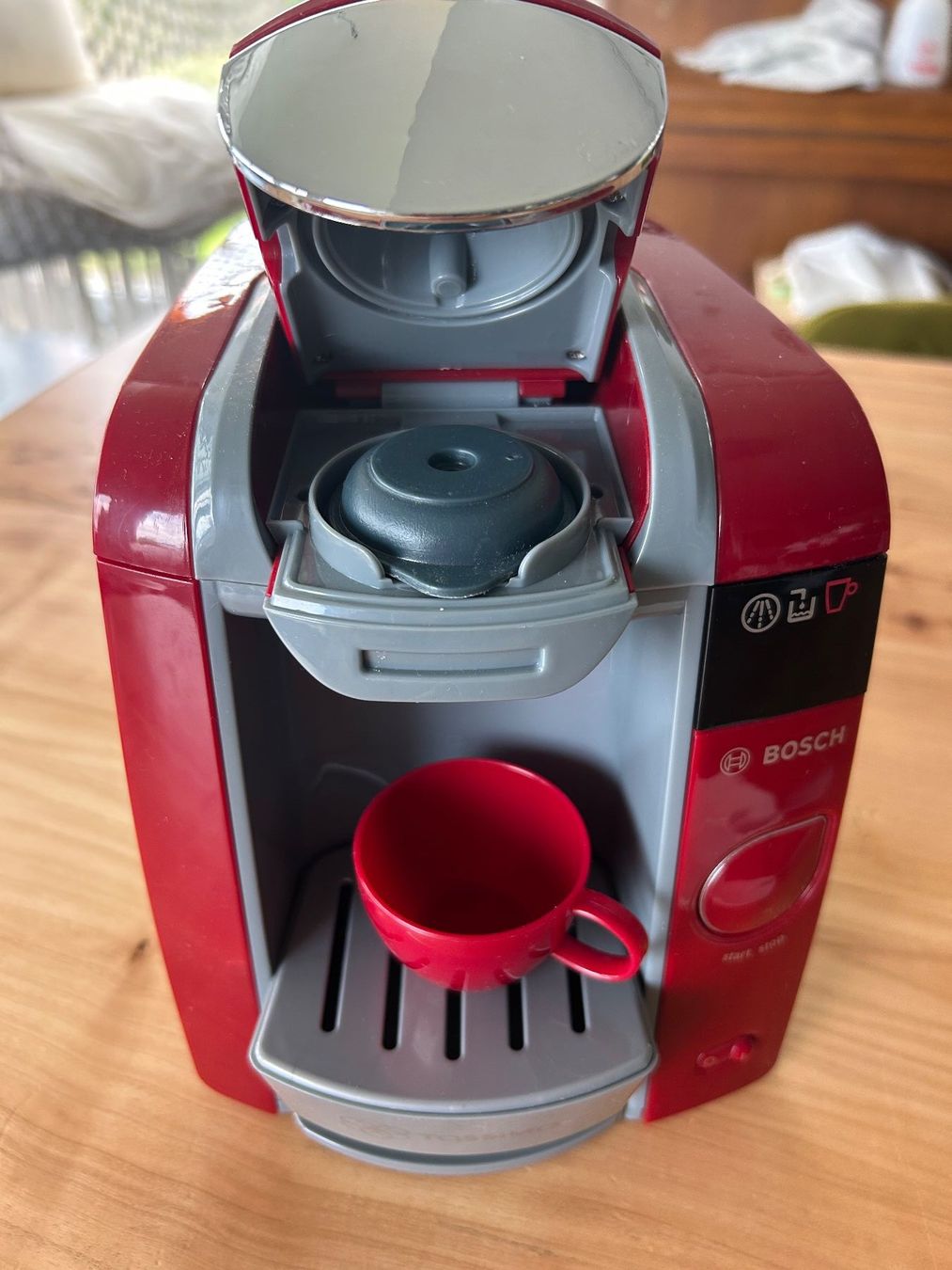 Giocattoli: Kinder Kaffeemaschine Bosch Tassimo Rot, – Usato da Kaltbrunn venduto da lagone1 1
