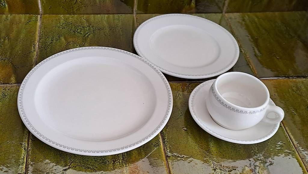 Set di piatti: Geschirr-Sets "viele" – Usato da Untersiggenthal venduto da Myrthamw 1