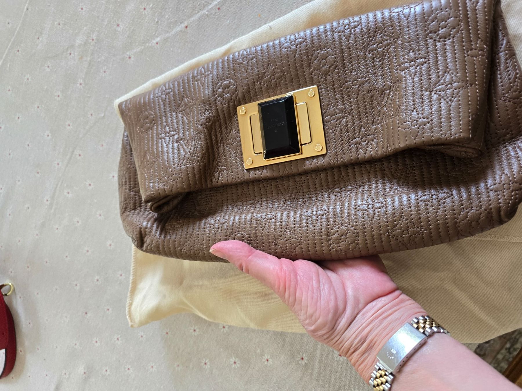 Louis Vuitton Taschen: Louis Vuitton Pochette Clutch Altair – Gebraucht aus Bottmingen von sandy_2