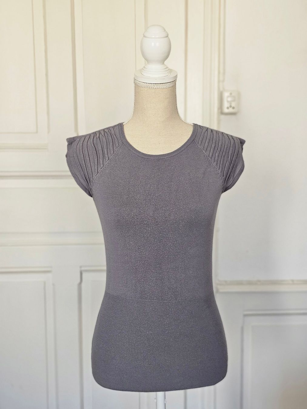 Kookai Top: Graues Sommer Strick Top, Kookai, Gr. S – Usato da Ried-Brig venduto da Zzyzx