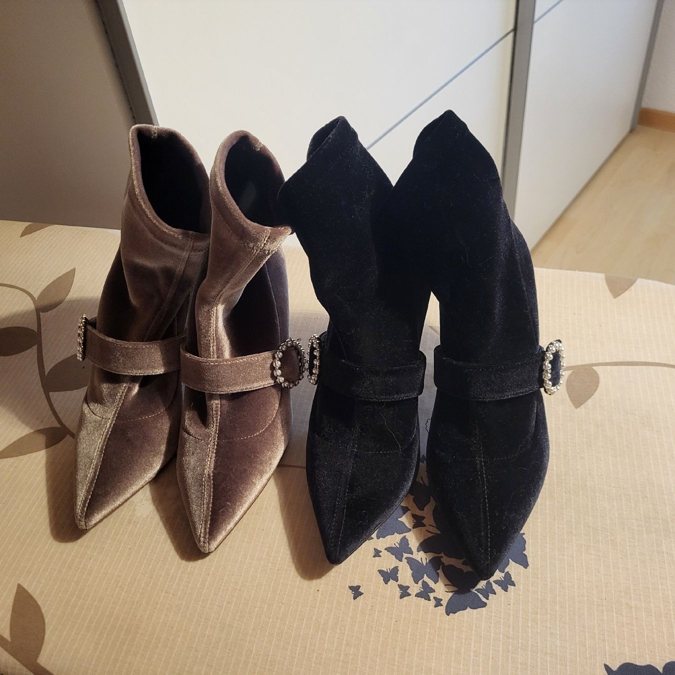 Navyboot Scarpe da donna: Elegante Samt Navyboot-Stiefeletten mit Perlen, Grösse 39 – Usato da Malans GR venduto da caroline_F.85