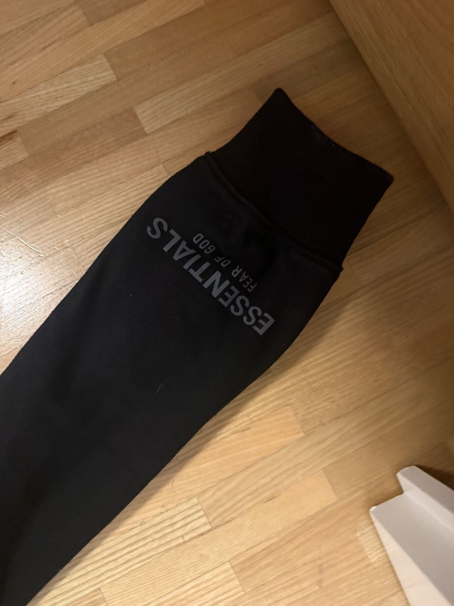 Maglioni & Felpe: Essentials Hoodie Grösse L – Usato da St. Gallen venduto da LeonMatteon1879 2