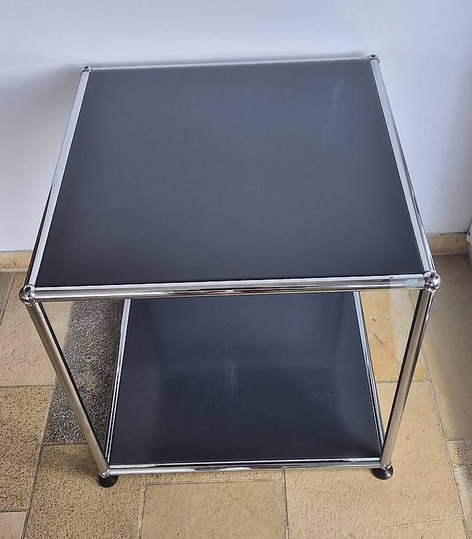 USM Tables: Original USM Haller Beistelltisch, Anthrazitgrau – D'occasion à Winkel par julia_111 1