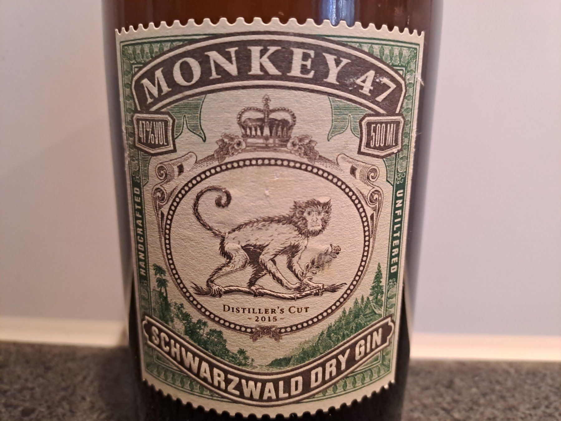 Monkey 47 Bevande alcoliche: Monkey 47 Gin Distiller's Cut 2015 mit Goldring und Box – Nuovo e nell'imballaggio originale da Elsau venduto da Kellerraeumung 2