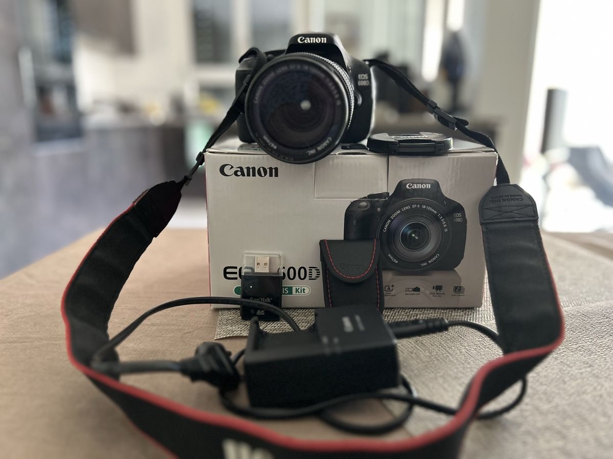 Canon Appareil photo: Canon EOS 600D mit EF-S 18-135mm – D'occasion à Winterthur par miramare2006