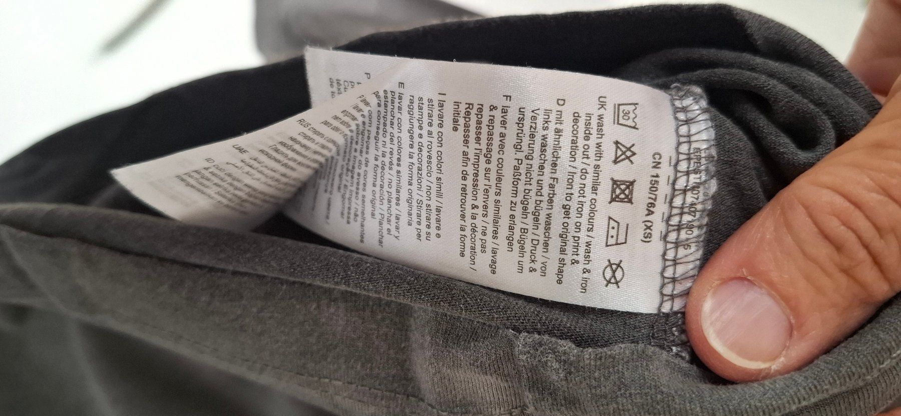 Esprit Pullover & Sweatshirts: Anthrazit Langarmshirt mit Pailletten Esprit / EDC – Neu (gemäss Beschreibung) aus Füllinsdorf von Sternenblick19 5