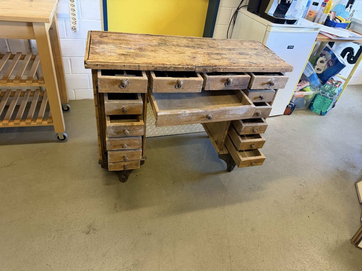 Schreibtische: Uhrmacher Tisch Antik mit schubladen – Gebraucht aus Strengelbach von RaenAntikDesign 5