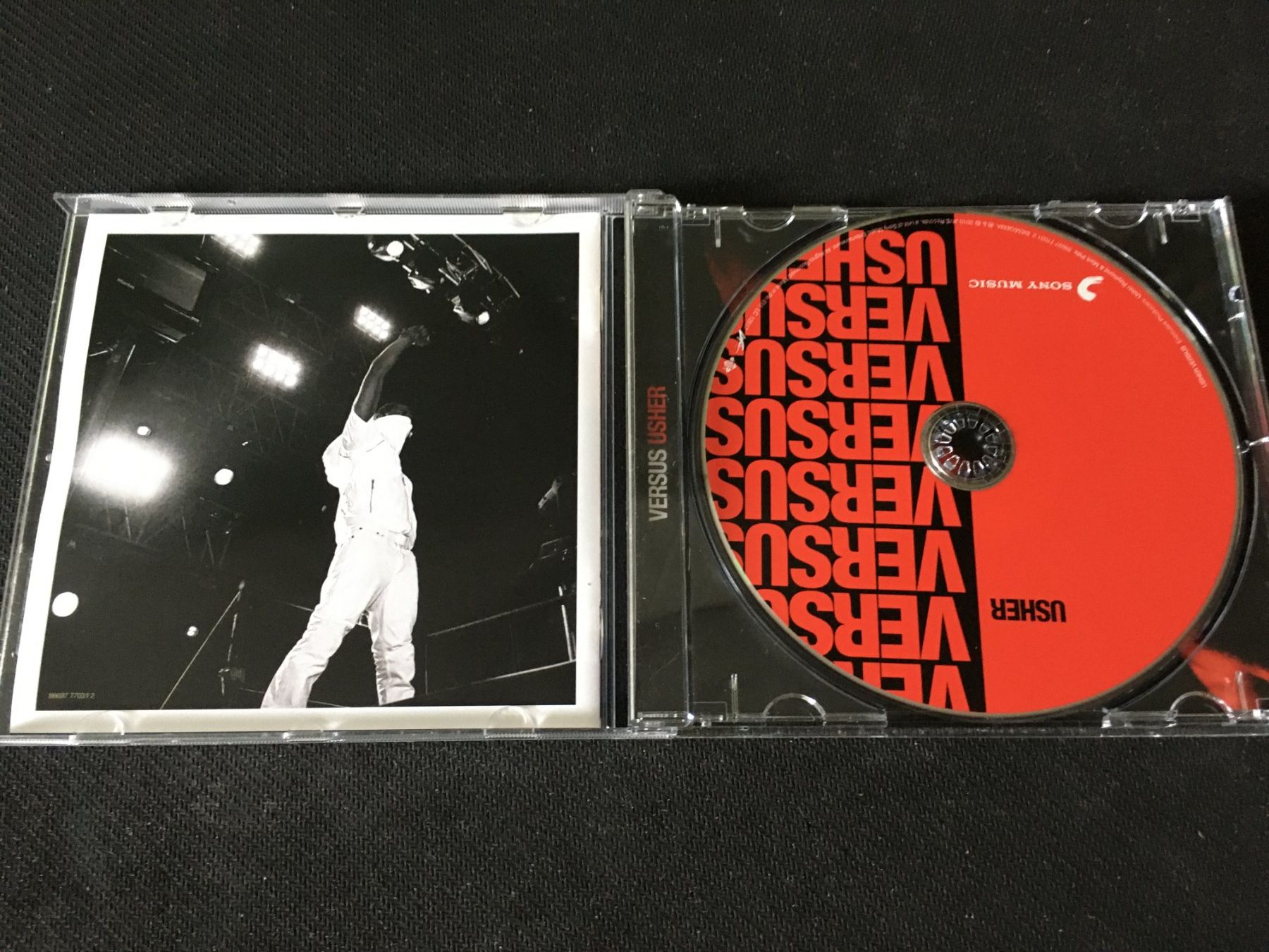 CD: Usher - Versus -CD- – Usato da St.Gallen venduto da MedienJoe 1