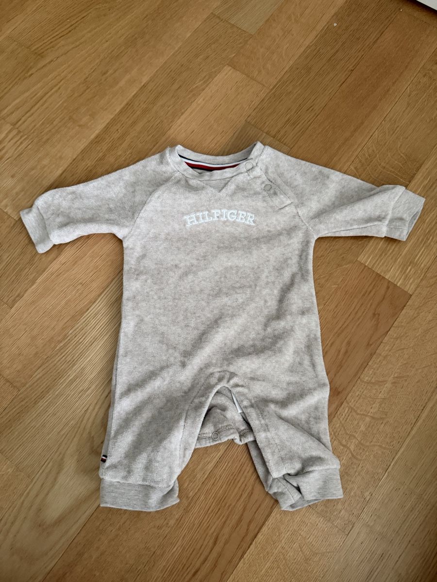 Tommy Hilfiger Pyjamas: Tomy Hilfiger Strampler Grösse 56 – Neuf (Voir description) à Altendorf par nadii20
