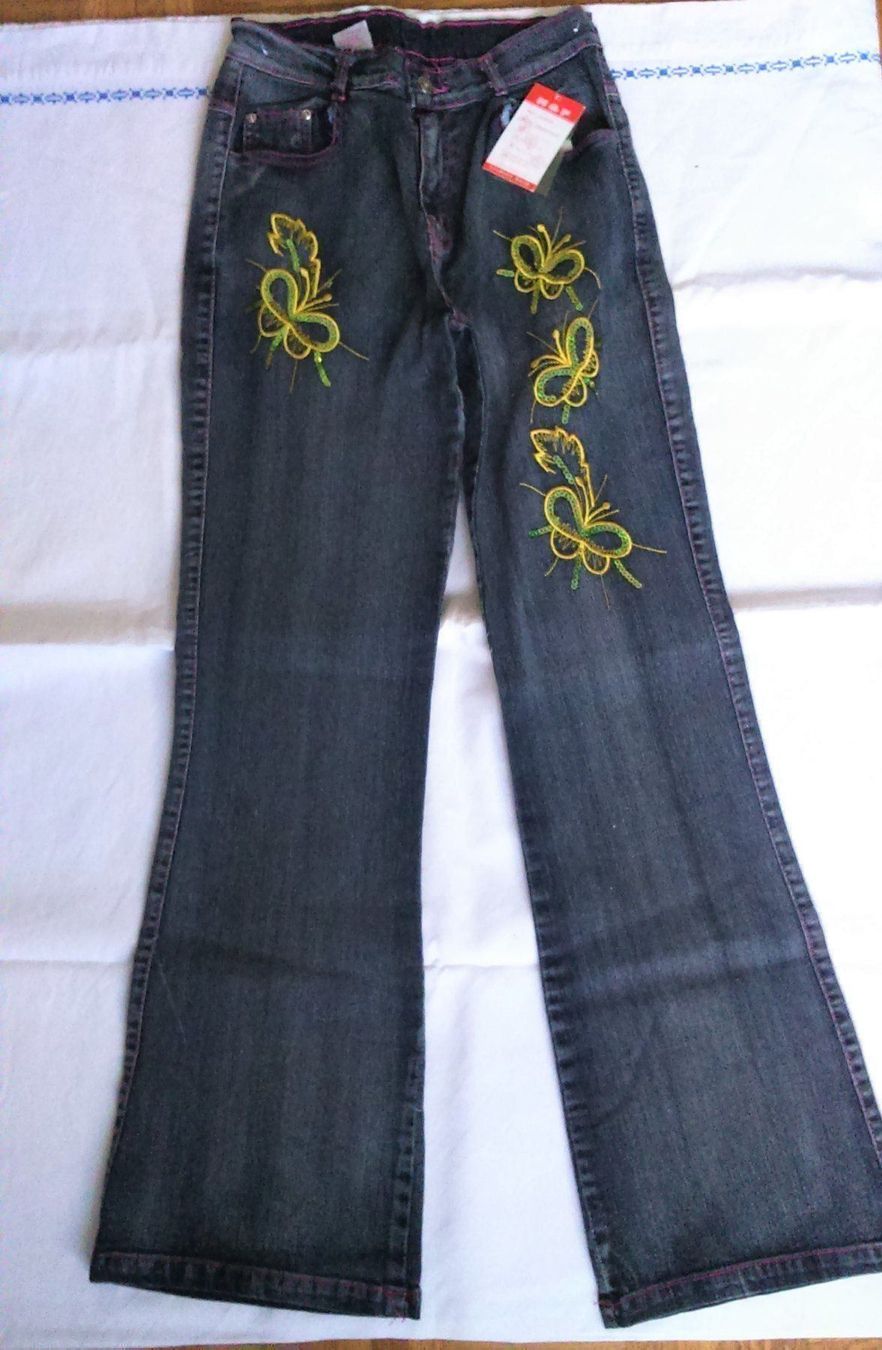 Jeans: Jeans mit Pailletten Gr. 158 – Nuovo e nell'imballaggio originale da Chezard St-Martin venduto da Loucail