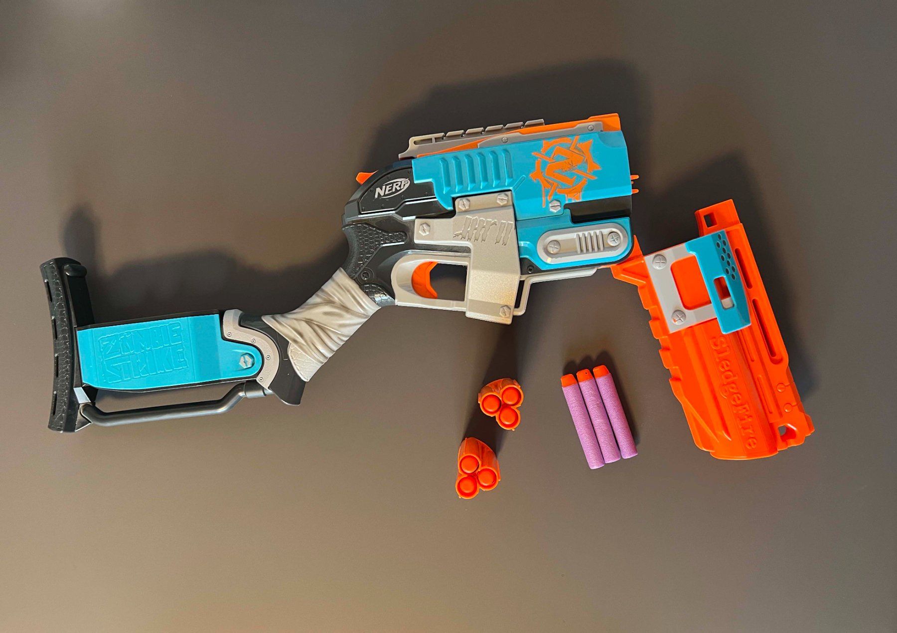 Nerf Spielzeuge: Nerf Zombie Strike Sledgefire – Gebraucht aus Hitzkirch von  2