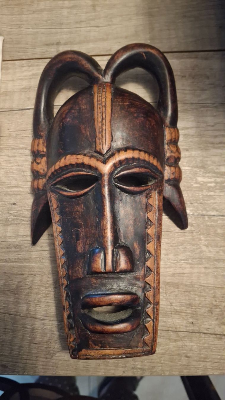 Internationale Kunst: alte afrikanische Maske aus Holz. hangeschnitzt, 22 cm – Gebraucht aus Münchenbuchsee von babilibern 1