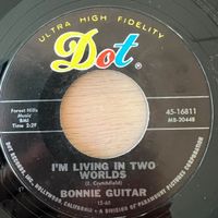 Bonnie Guitar - I'm Living In Two Worlds / 1. US-Press. 1965