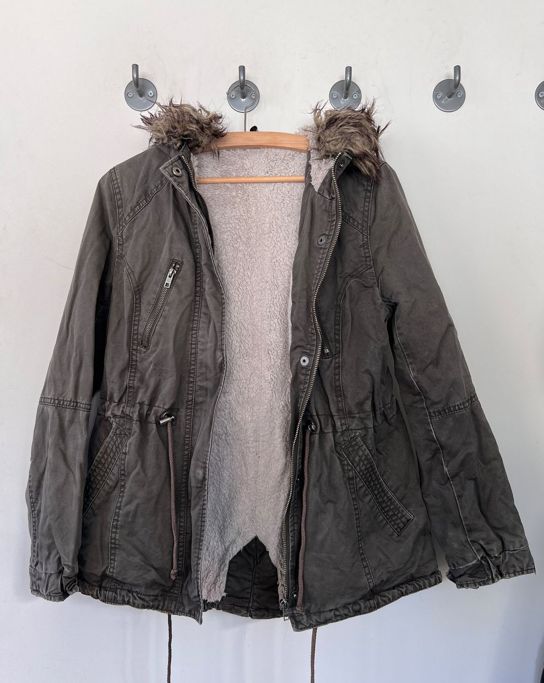 H&M Giacche: Winterjacke olivgrün – Usato da Kreuzlingen venduto da kek_1 2