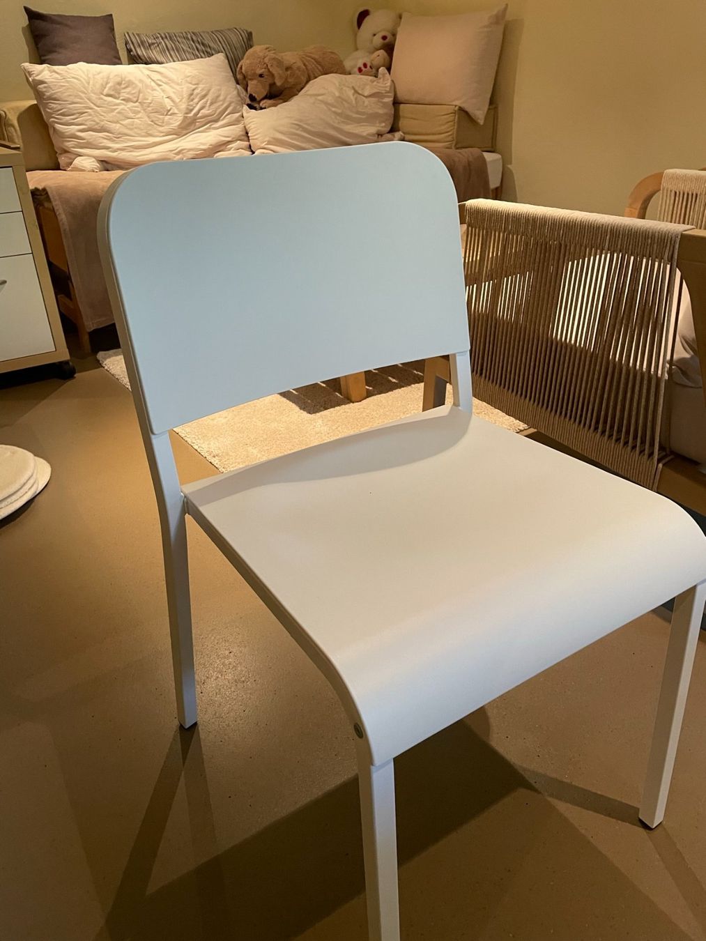 Ikea Stühle: 4 Ikea Stühle weiss, stapelbar – Gebraucht aus Mägenwil von
