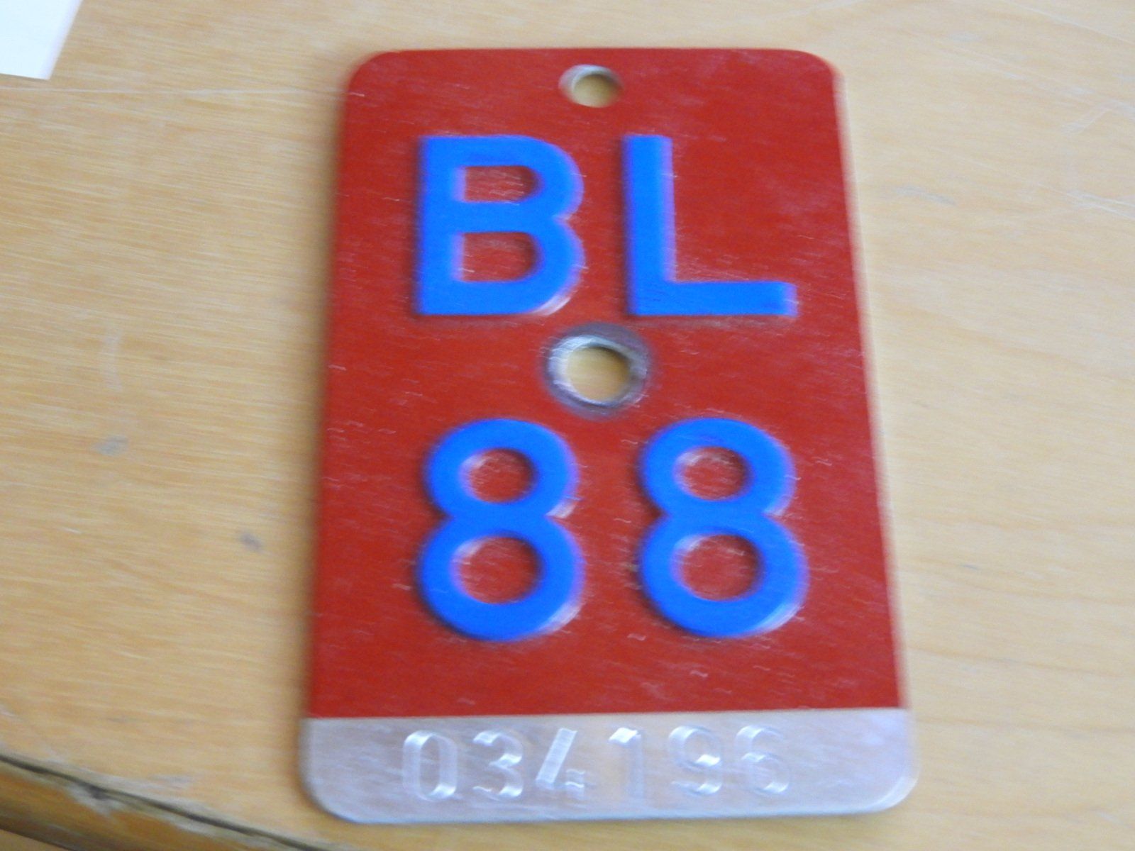 Insegne: VELO 1988 BL PLAKETTE – Usato da Ettingen venduto da troll-mutter 1
