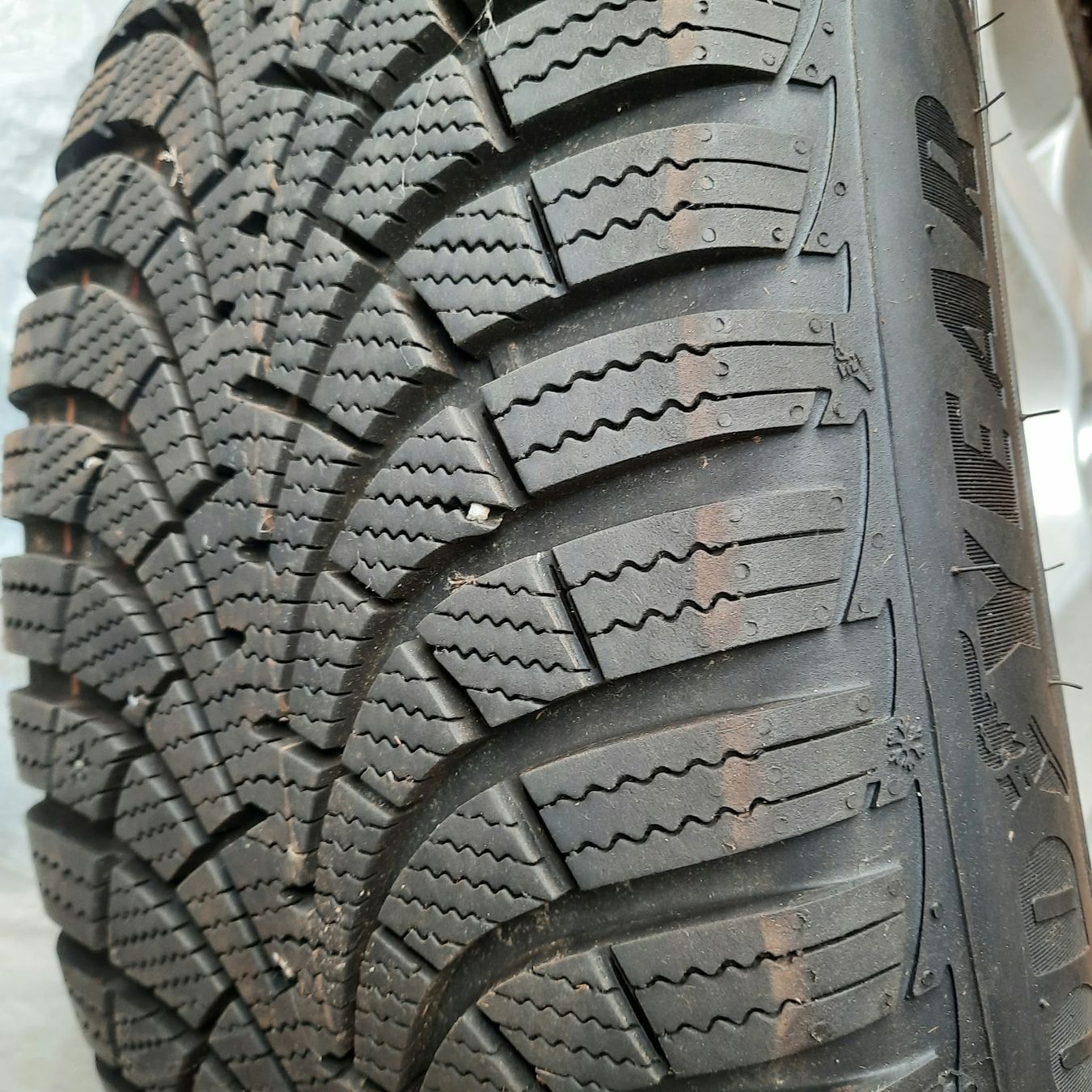 Goodyear Pneus & Kompletträder: felgen & winterpneu – Gebraucht aus Sumiswald von mar_86c6