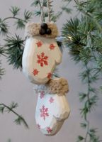 f. Advent / Weihnachtsbaum Handschuhe Holz weiss rot 2 Stück