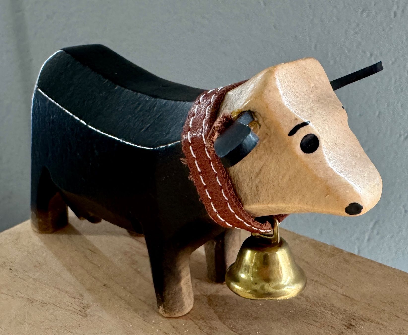 Figuren: Alte geschnitzte Holzkuh Kuh Holz – Gebraucht aus Rothrist von Luckywinner 1