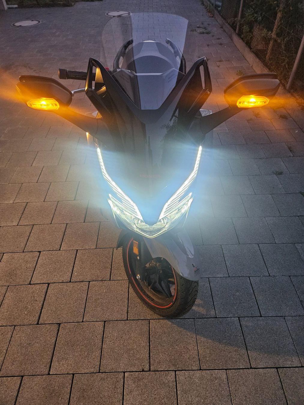 Honda Scooters: Scooter Grey Used Honda 300 – D'occasion à Luterbach par Jeye 5