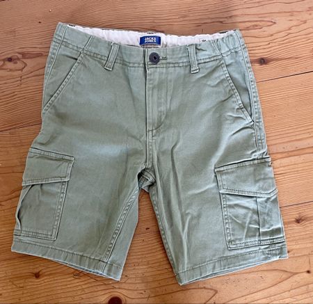 NEUF - Short cargo Jack & Jones kaki, taille 158 cm/13 ans