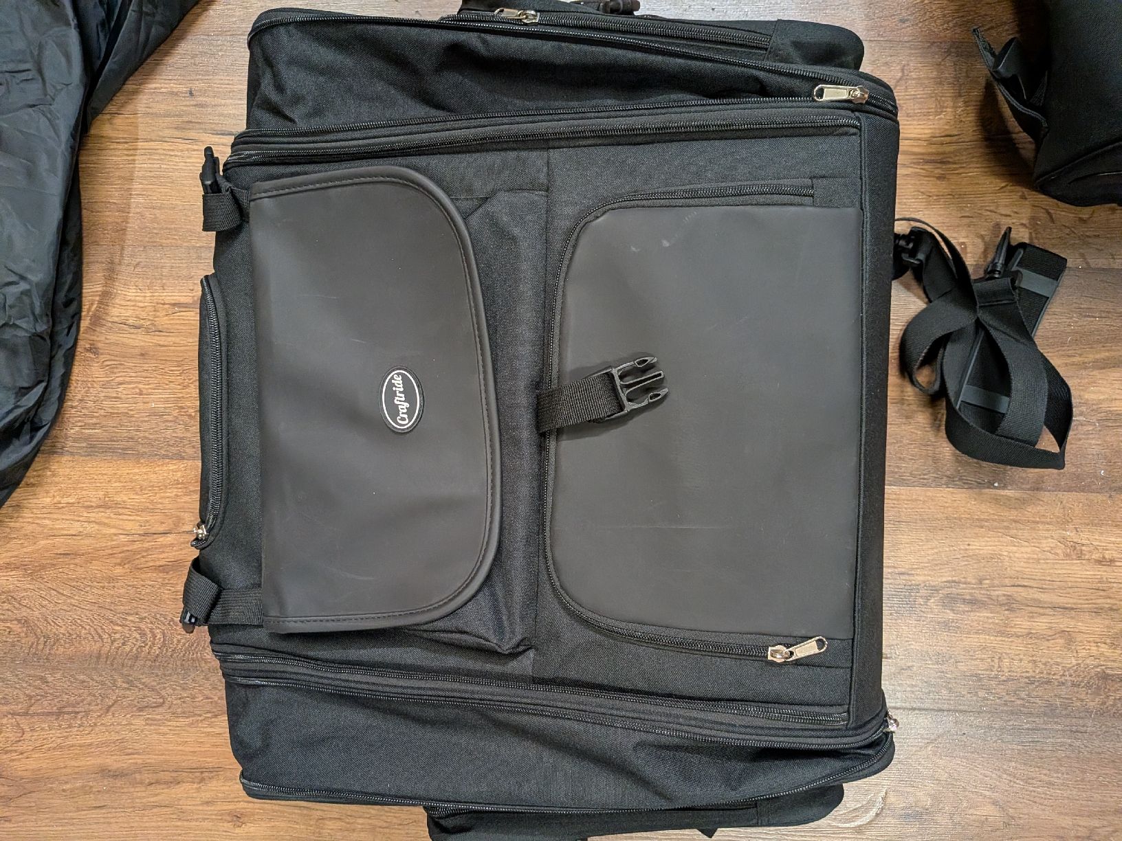 Toutes les pièces détachées moto: Sacs de Sissy bar Harley  – D'occasion à Vuadens par AlainHarley 1