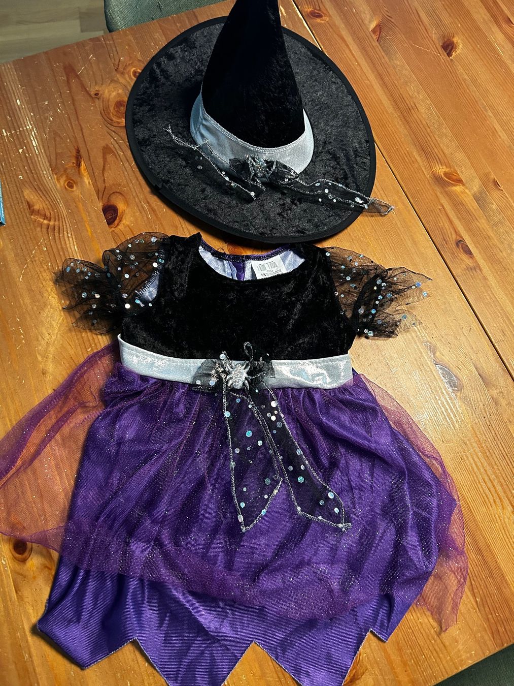 Costumes: Kinder Hexenkostüm Gr. 116 – D'occasion à Ostermundigen par Tlue22