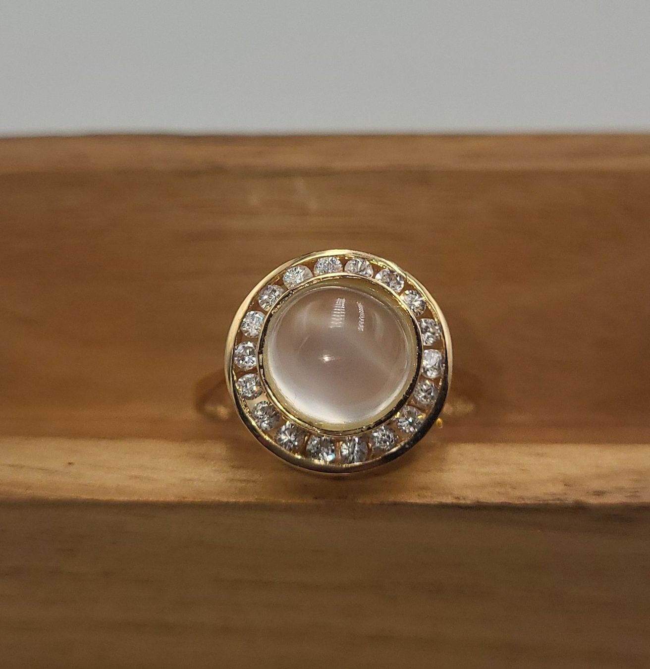 Anelli: Gold 585 Ring Mit Mondstein und steine – Usato da Wald ZH venduto da Dasilver