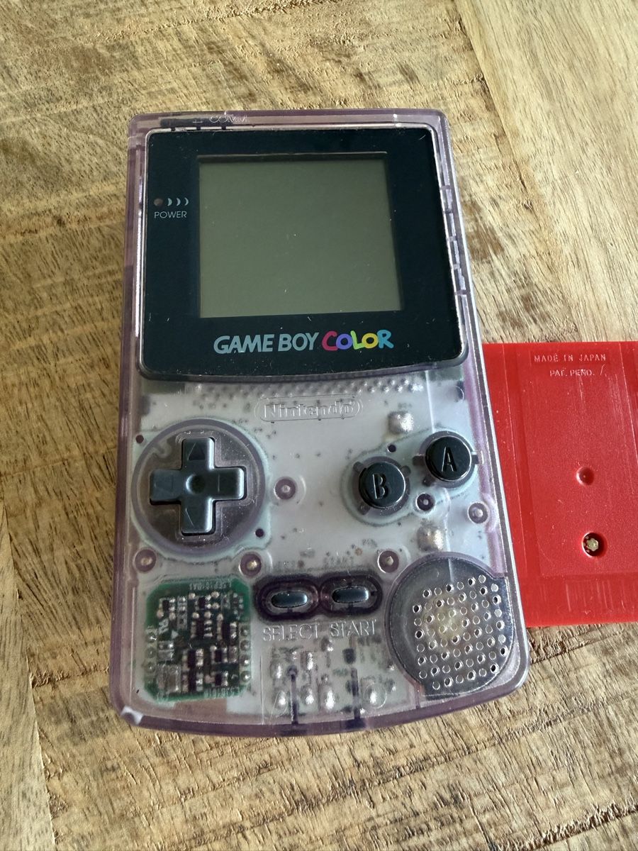 Nintendo Console: Nintendo GameBoy Color mit Pokemon Red – Usato da Gibswil venduto da Oidus 1