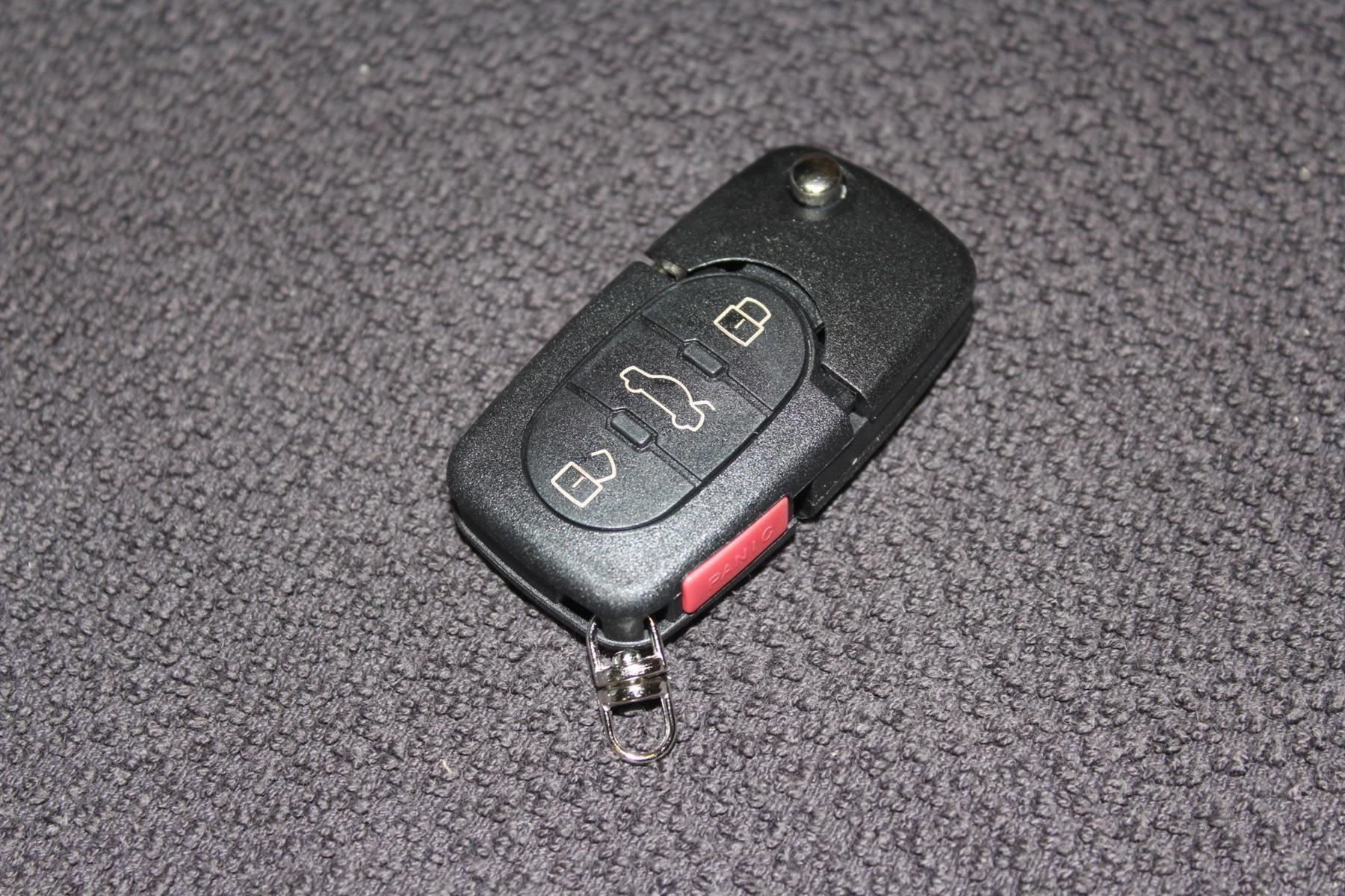 Schlüssel: Audi Schlüssel Gehäuse 3 Tasten PANIC – Neu (gemäss Beschreibung) aus Kirchdorf AG von Apost008