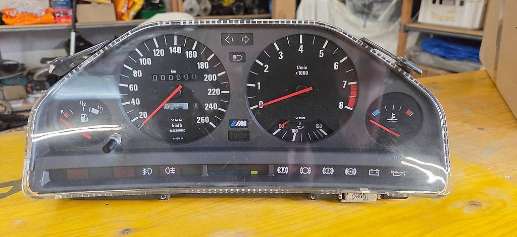 BMW Tutti pezzi di ricambio auto: Compteur M3 e30 révisé – Usato da Apples venduto da mistral28 1