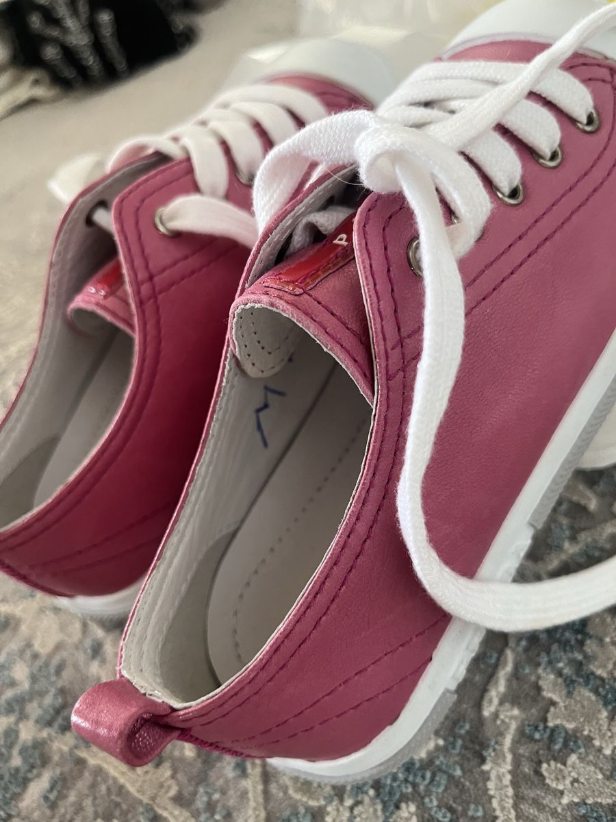 Prada Chaussures filles: Prada Sneaker Leder Gr.27 – D'occasion à Oberengstringen par Baby_Fashion 7
