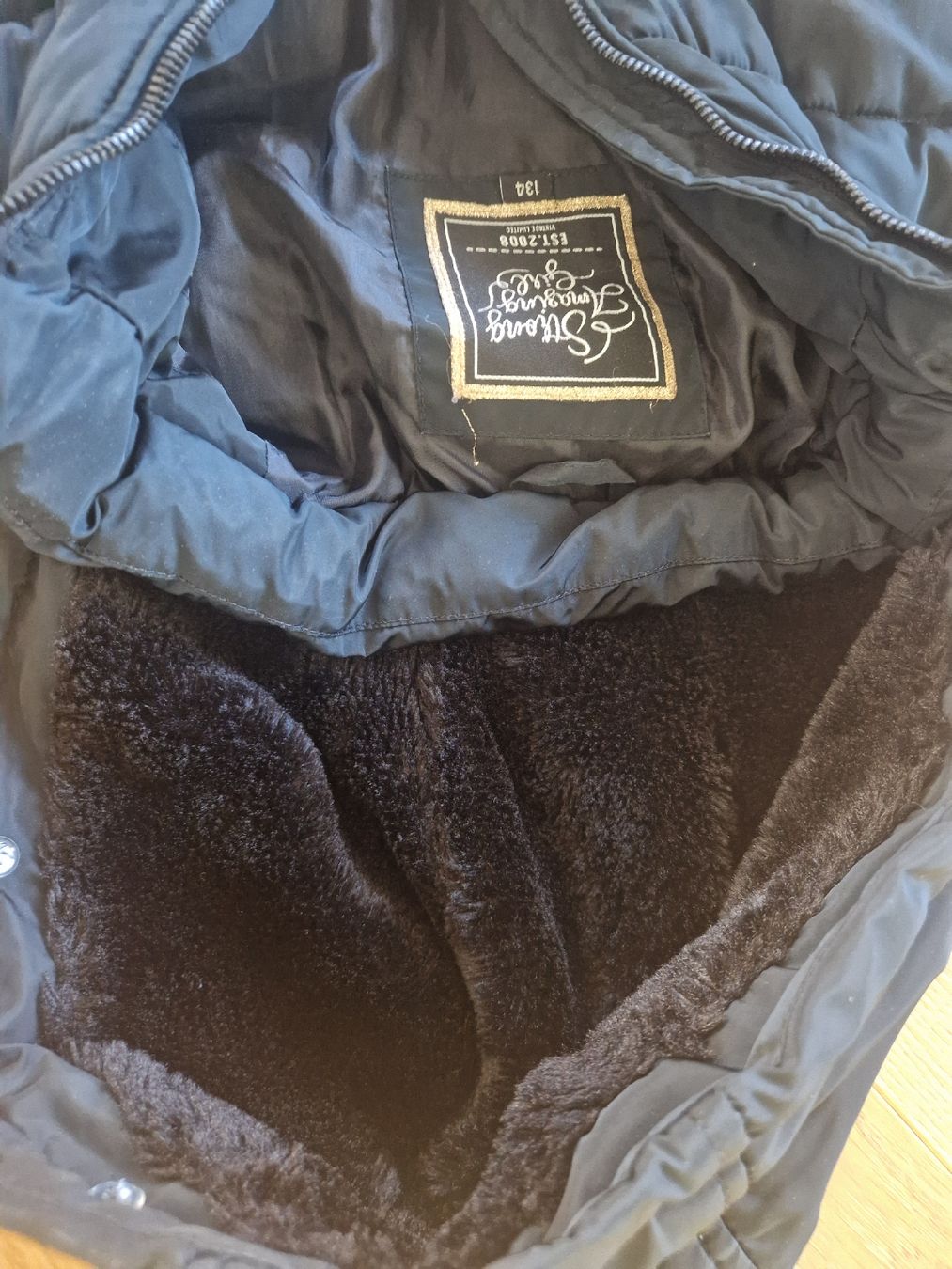 Giacche & Cappotti: Mädchen Winterjacke schwarz Gr. 134 – Usato da Winterthur venduto da Tobolog 2
