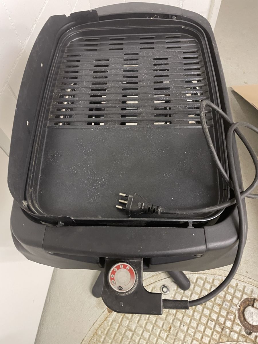 Griglie: Elektrogrill mit Untergestell und Ablage gebraucht – Usato da Cham venduto da Fabian811 3