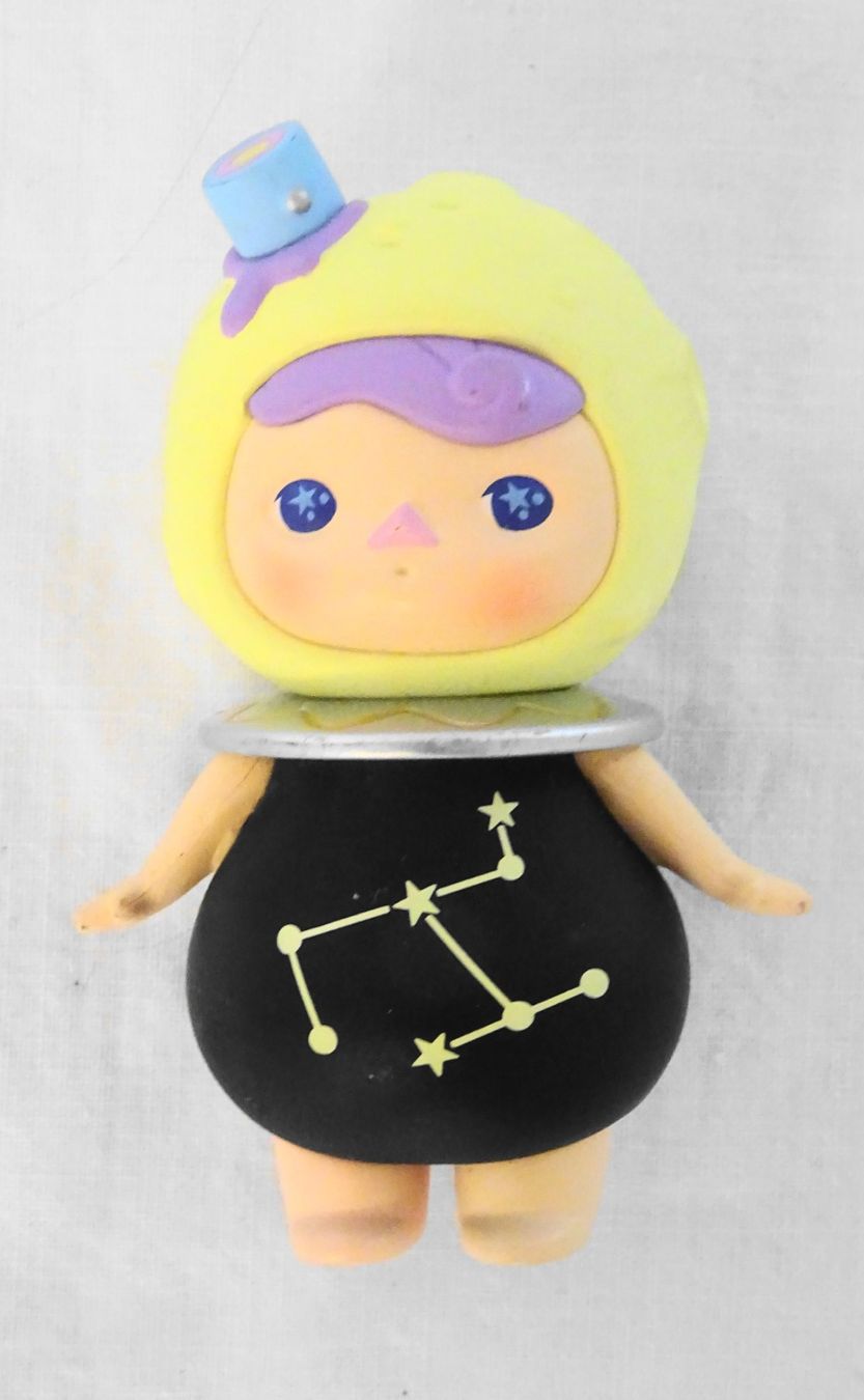 Pop Mart Statuette: Pop Mart Pucky Space Babies Figur – Usato da Zürich venduto da Connie8 1