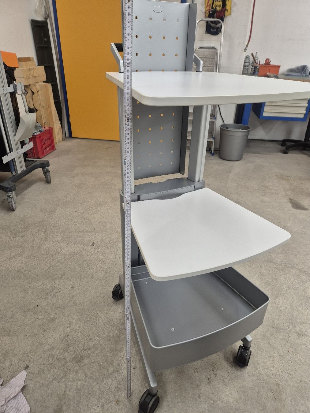 Schreibtische: Rolltisch Klapptisch für Büro oder Homeoffice – Gebraucht aus Thalwil von Moritz.A 3